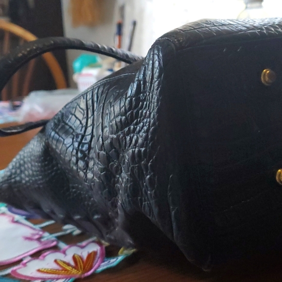 Large Brahmin Purse Measurements are 13 1/2x 4 1/2 height is 10 1/2 - Picture 6 of 8